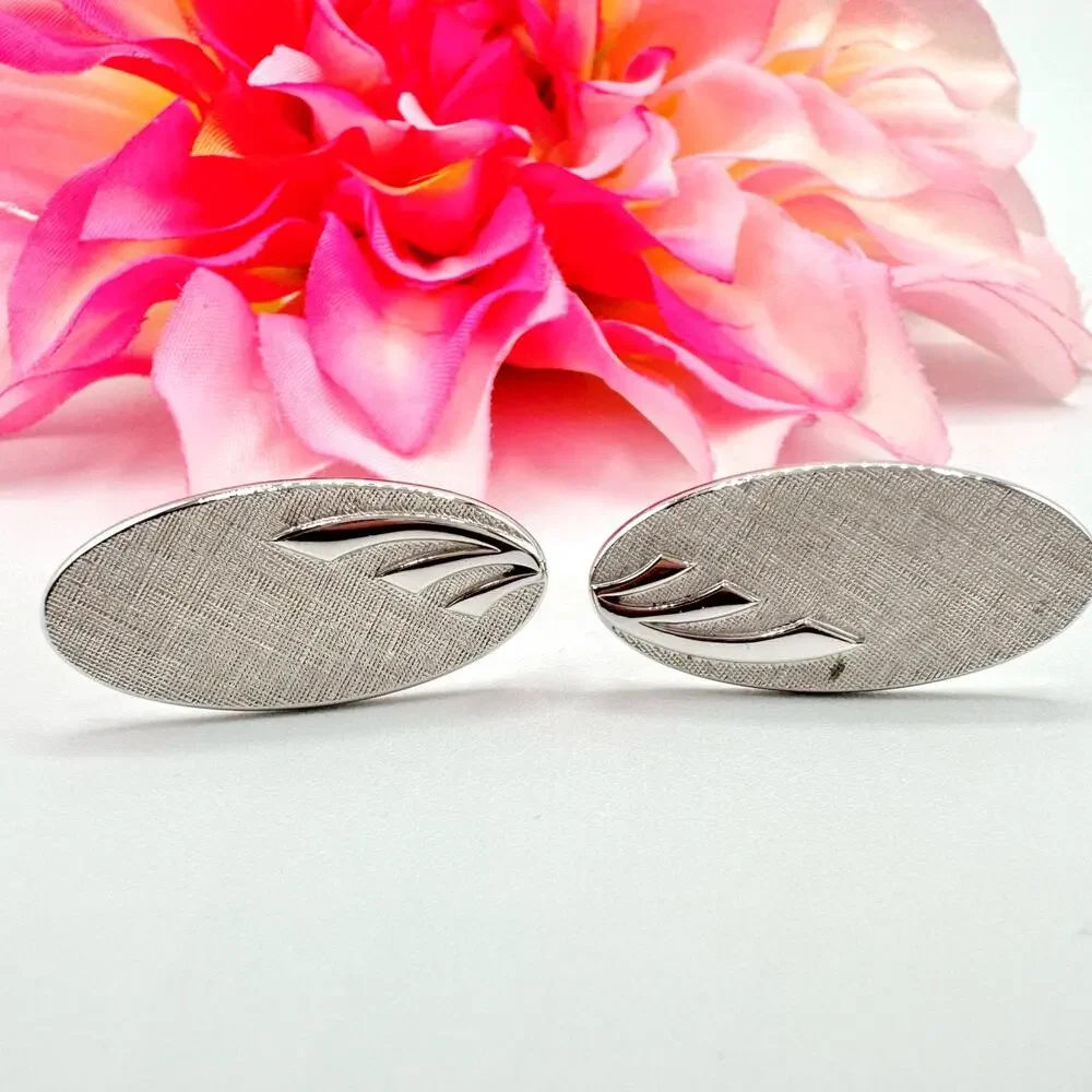 Vintage Swank Cufflinks Matte Shiny Silver Tone Oval Signed Textured Retro Cool